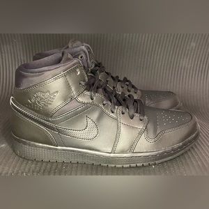 Air Jordan 1 Mid Size 8.5 Men